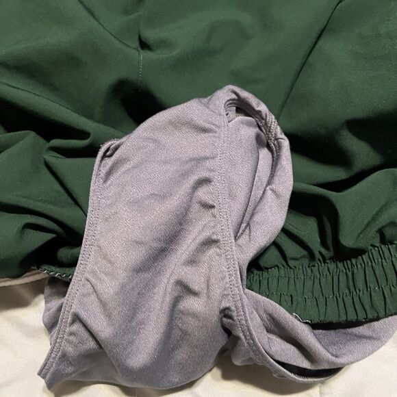 Under Armour Basketball Shorts Youth Size M Green All Season Gear Athletic - Picture 6 of 8